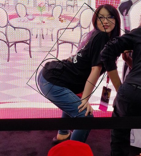 コスプレ フェムボーイ オンリーファンズ 可愛い 写真