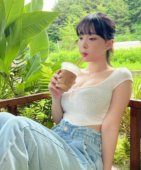 興奮した熟女OnlyFans アート裸 画像