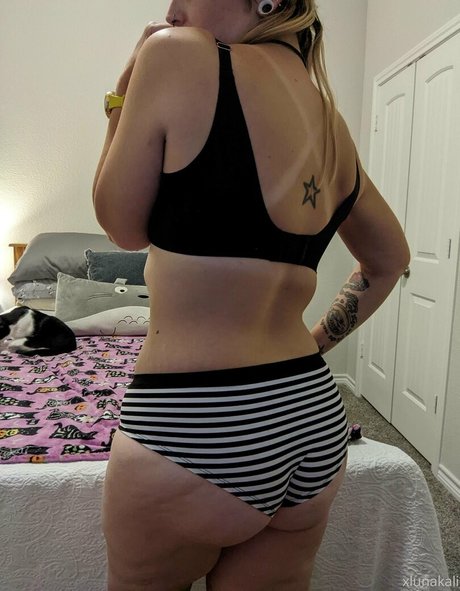 xlunakali ヌードのポルノスター 写真