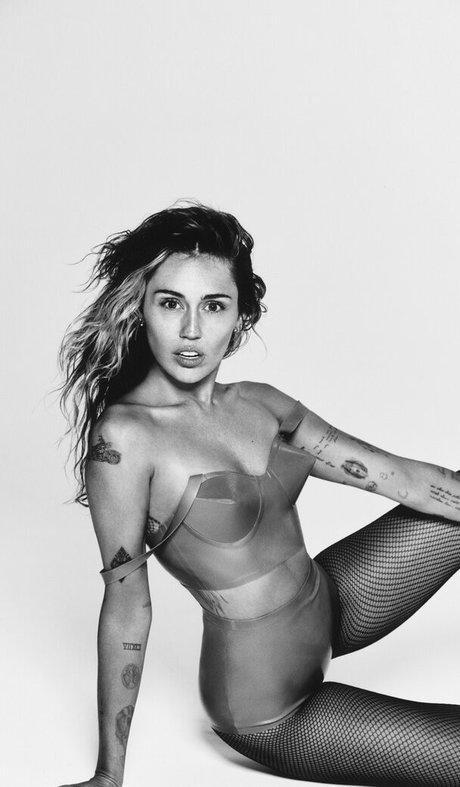 スリムな熟女OnlyFans ヌード 写真