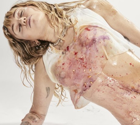 ニューハーフ ドミナトリックス OnlyFans ホットヌード 写真