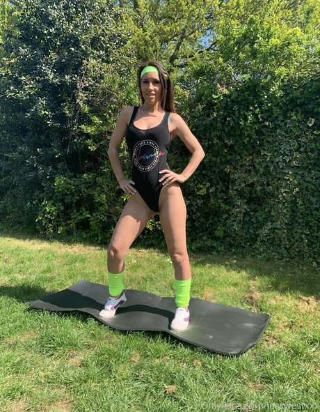 そばかすOnlyFans セクシー 画像