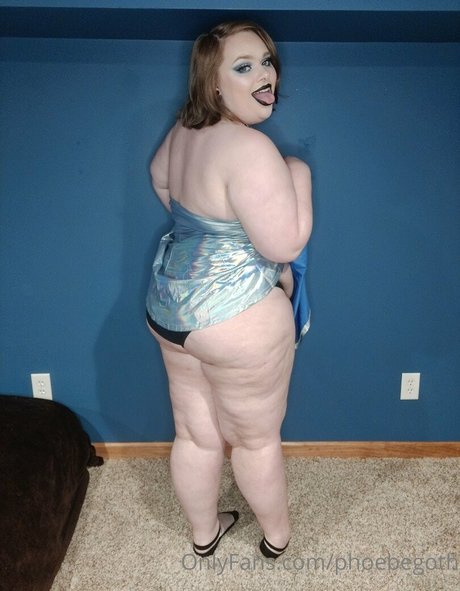 phoebegoth 裸のスター 写真