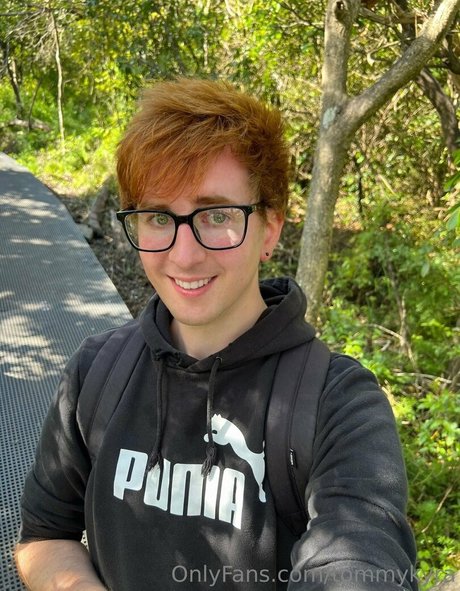 ティーンフィンガリングOnlyFans ヌード 写真