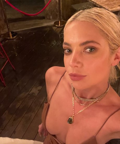 金髪の小柄なOnlyFans セクシーxxx 写真