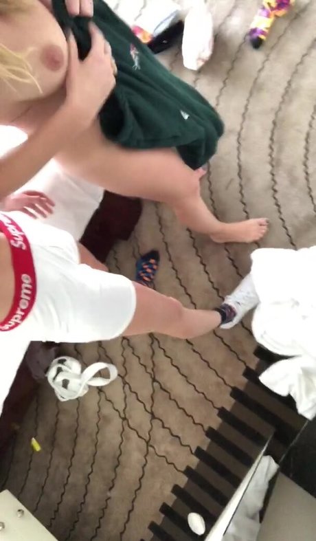 Ashley Benson エロティック女優 写真