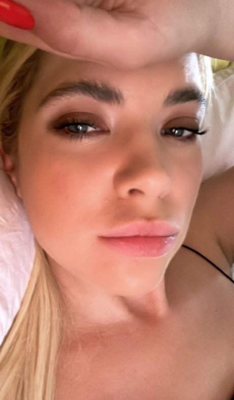 Ashley Benson モデル 画像