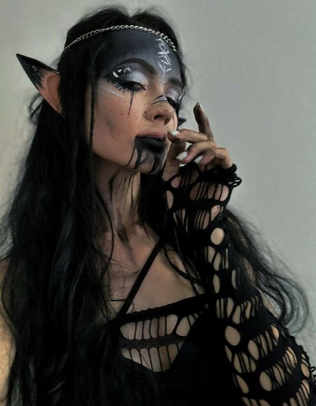 B u l o c h k a ヌードモデル 画像