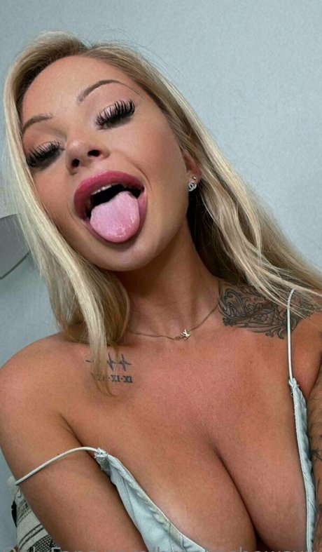 トゥワークオンリーファン アートポルノ 写真