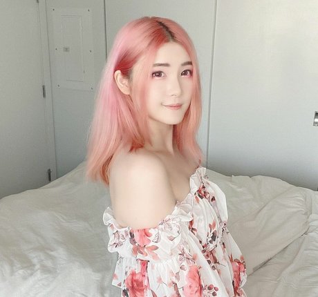 裸のトゥインクOnlyFans ホット 写真