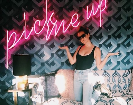 スリムな熟女OnlyFans アートxxx ギャラリー