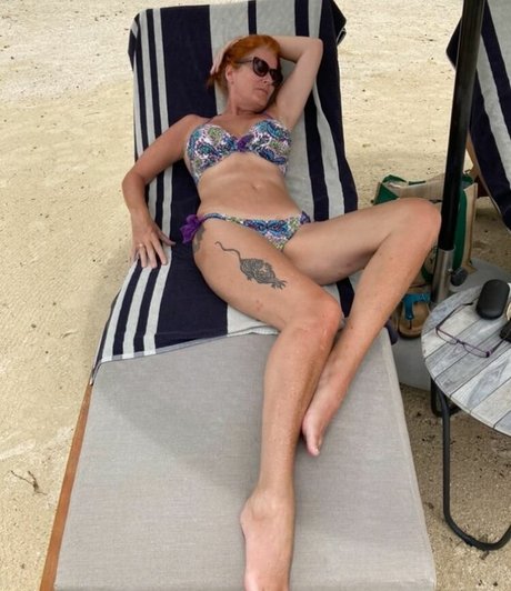 ブルネットの教師OnlyFans ヌード 画像