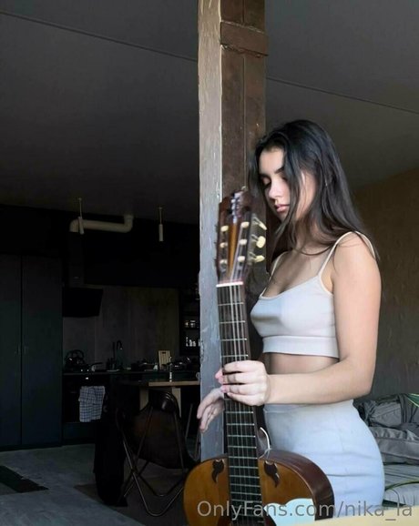 nika la セックス女優 写真