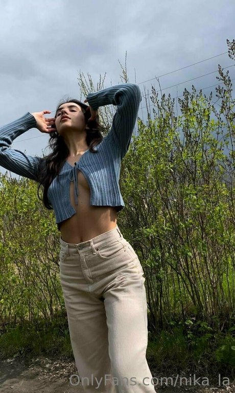 nika la エロティック女優 写真