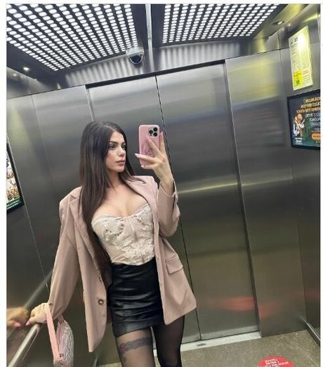 FirstValeriaa セクシーモデル 写真