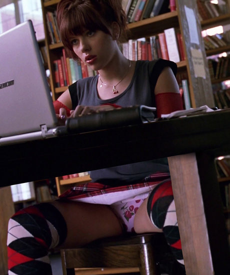 小柄なブロンドの熟女OnlyFans 可愛い 写真