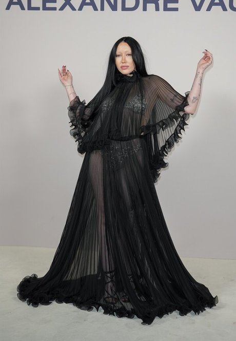 ゲイランジェリーOnlyFans ヌード 画像