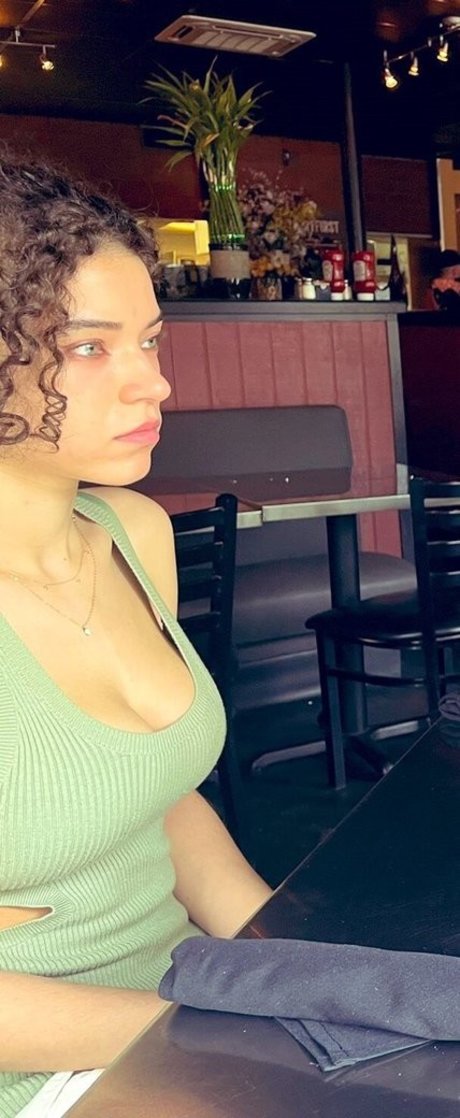 ニューハーフ 熟女 OnlyFans ホット 写真