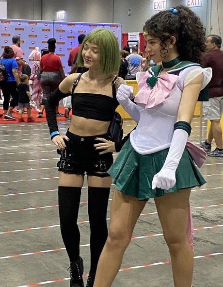 OnlyFansについて話す ホット 画像