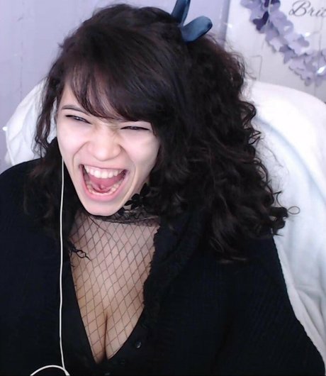 大きな白いチンポ OnlyFans ヌード 画像