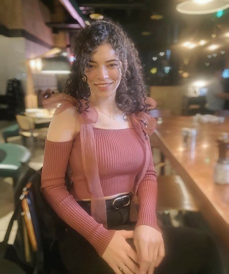 痩せた金髪の熟女OnlyFans 無料ヌード ギャラリー