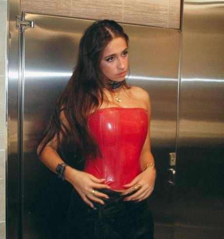 Tate McRae セックススター ギャラリー