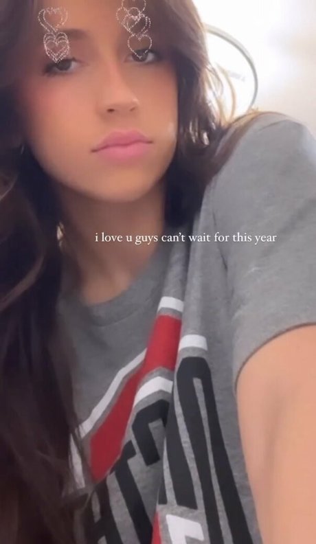 Tate McRae ポルノスター 画像