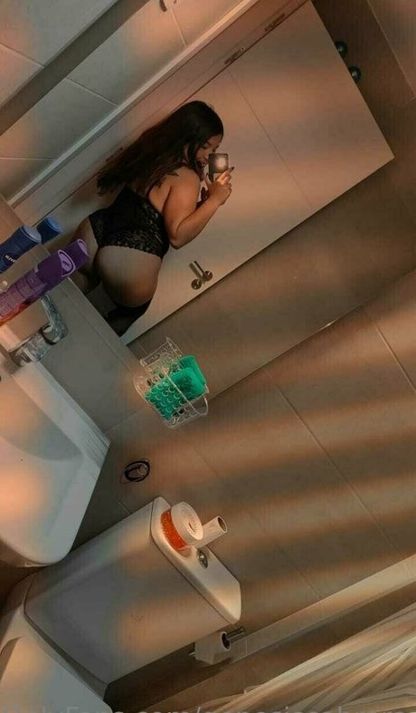 デカ尻ジーンズ OnlyFans ホット裸 写真