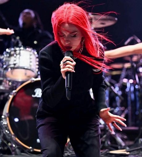 Ava Max エロティックなスター 写真