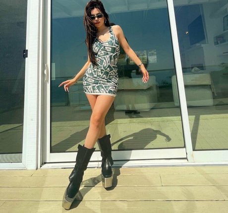 アジア人フィンドムOnlyFans セクシー 画像