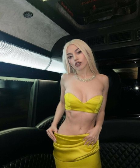 Ava Max 素敵なモデル 画像