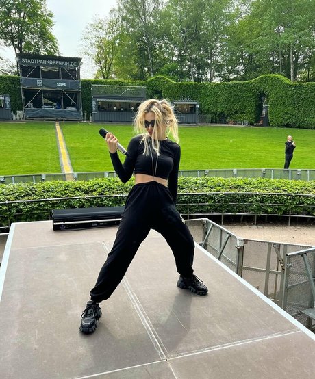 姉妹OnlyFans ホットヌード ギャラリー