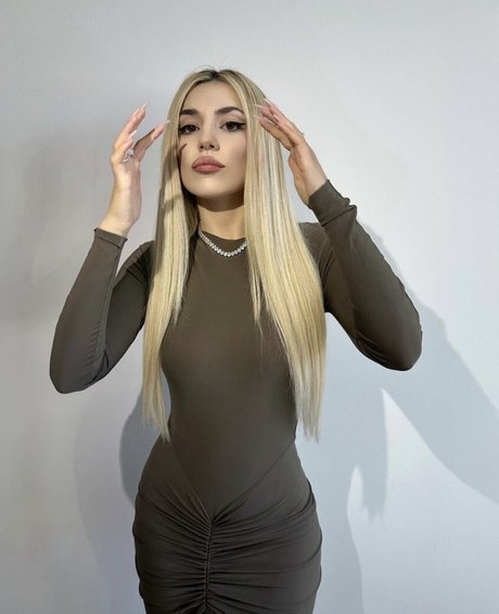 Ava Max 限定スター 写真