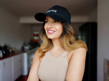 Cadaea ポルノモデル 画像