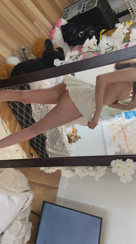 Lunally ポルノスター HD 画像