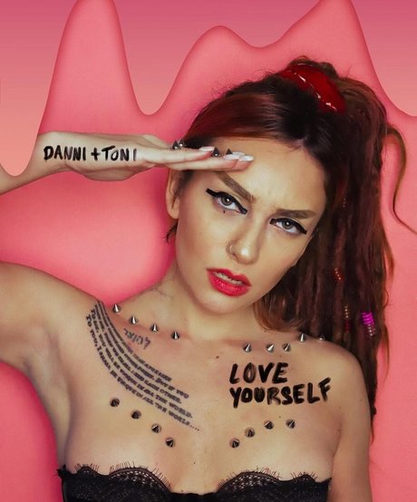 アジアンレディボーイ OnlyFans 美しい裸 写真