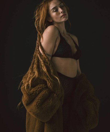 Eliza Grace 高品質のポルノスター ギャラリー