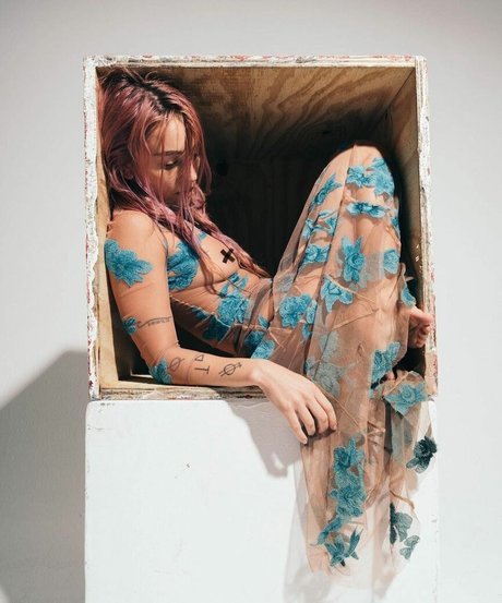 Eliza Grace ヌードモデル 写真