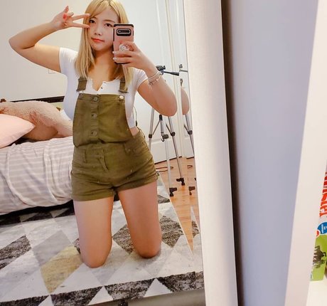 シシーオンリーファンズ アートxxx ギャラリー