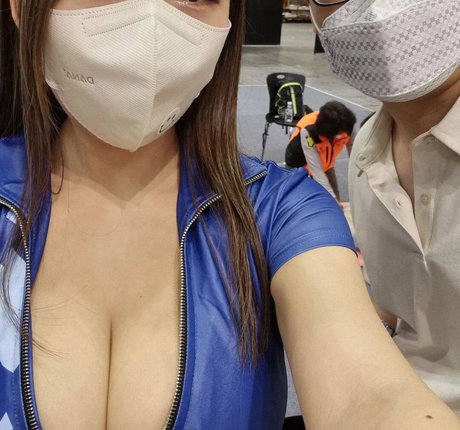 客室乗務員 OnlyFans ヌード 写真