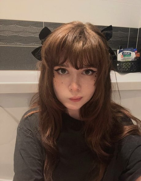 ニューハーフ ドミナトリックス OnlyFans 美しい裸 写真