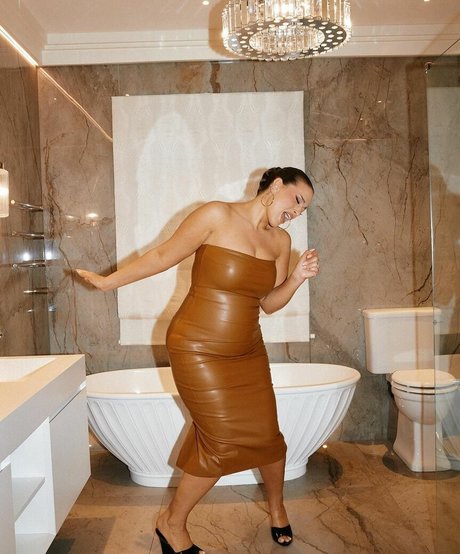 大きな黒い猫OnlyFans HD 写真