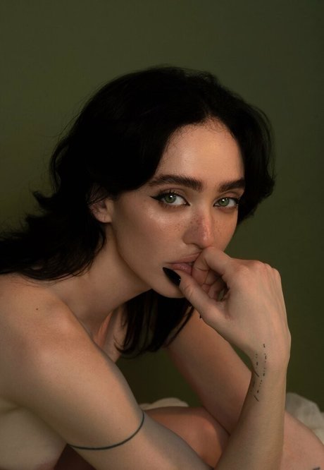 Taylor Zahn ポルノスター ヌード ギャラリー