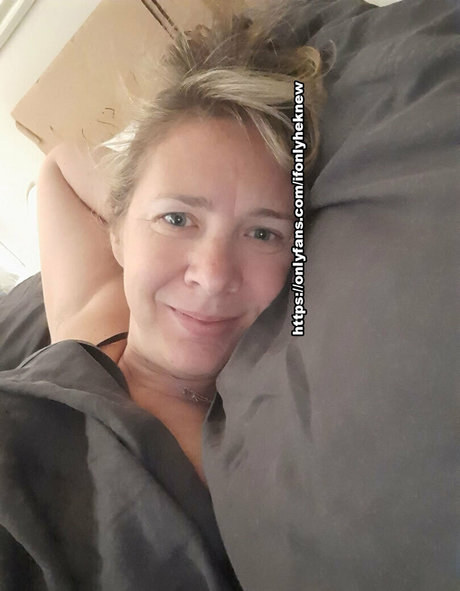 スリムな熟女OnlyFans ホットxxx 写真