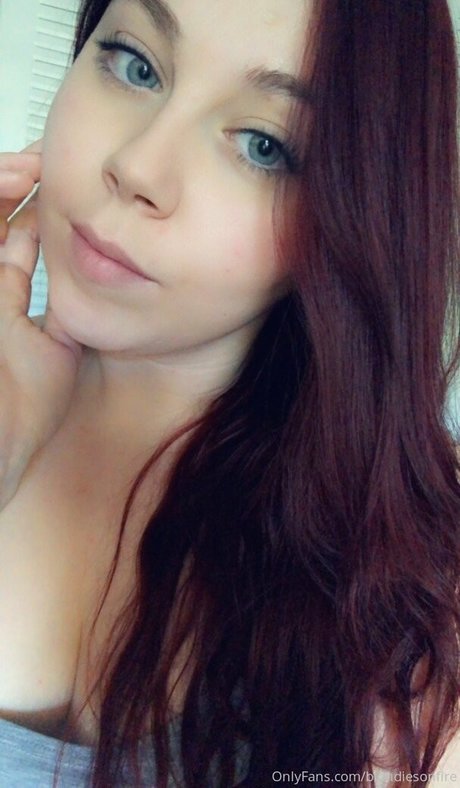 アジア人のタトゥー OnlyFans アートポルノ 画像