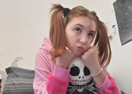 興奮した熟女OnlyFans ポルノグラフィック 画像