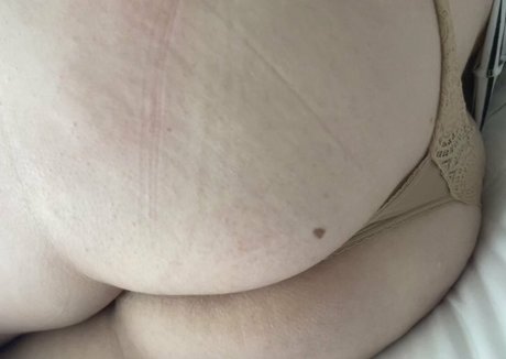 ブロンドヨガOnlyFans ヌード アーカイブ