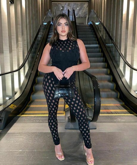 Kalani Hilliker 完璧なスター 写真