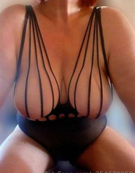 curvyredhead2023 スター 写真