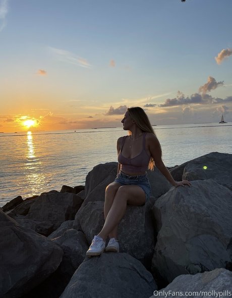 freemollypills ポルノスター 裸 写真